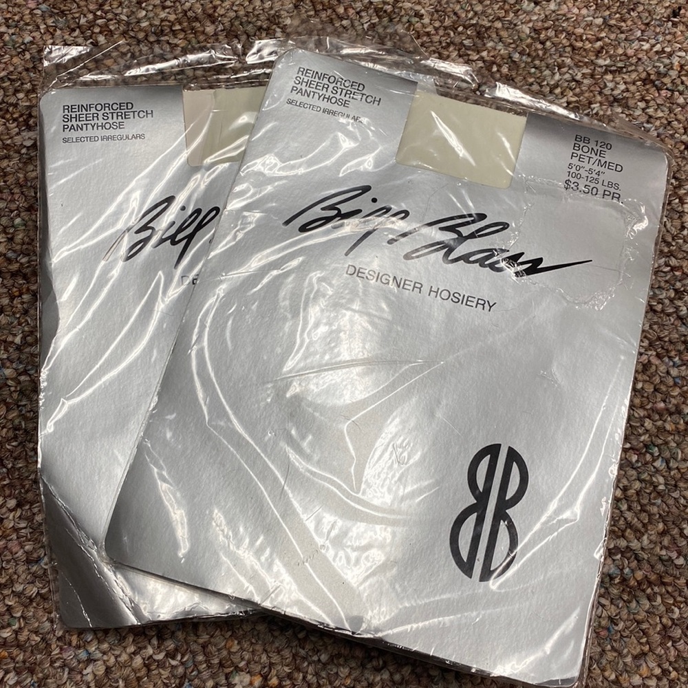 Bill Blass Designer Hosiery Pantyhose Bone💋 Petite/Medium Hosiery